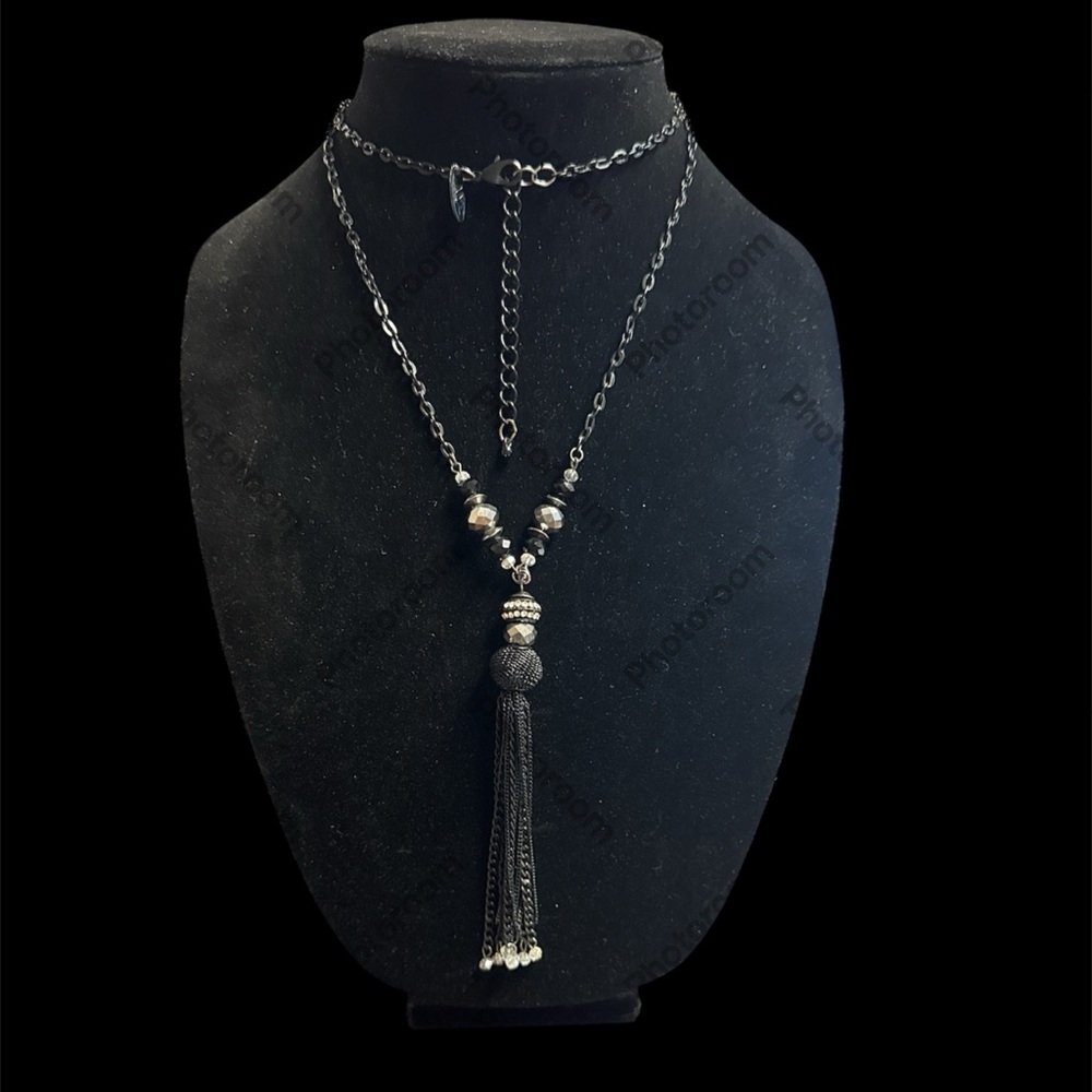 NY & Co Beaded and Rhinestone Necklace with Black metal chain. (C-Q)